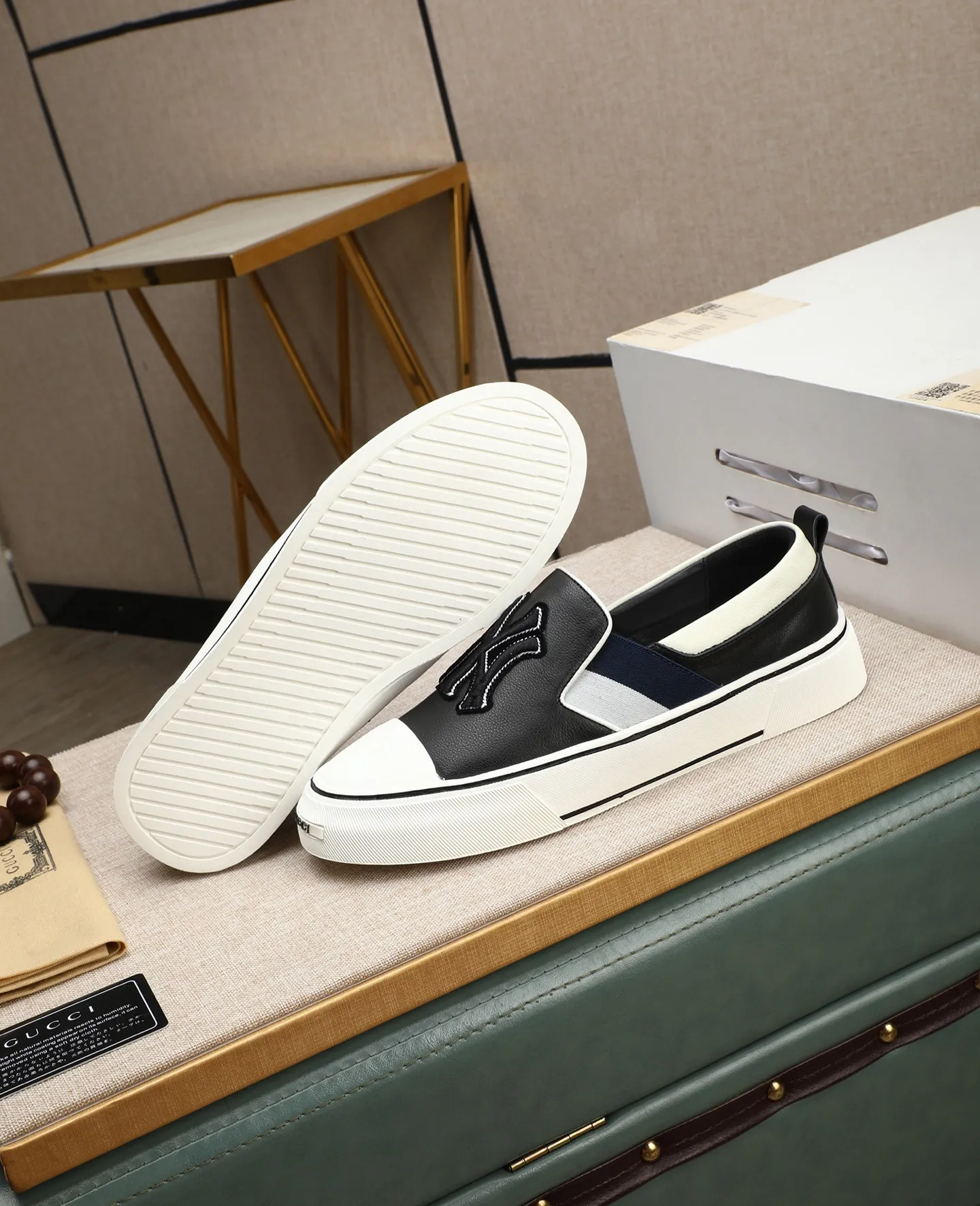 Men's shoes 💰460 GUCCI🔍🔍The latest models are on sale at the same time at the counter. Original calfskin imported from Italy, genuine leather lining, (high-end, extravagant, and classy) with exquisite workmanship. Soles: Original soles specially provided by the original factory. ⚠Exclusive double-layer movable molded soles are super comfortable⚠. Photos of the real thing🎬The real thing is even better🔍🔍"High quality·Follow the order" Code number 38-44
